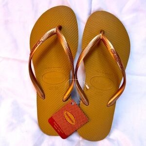 Havaianas Rose Gold Flip Flops NWT - size 7/8